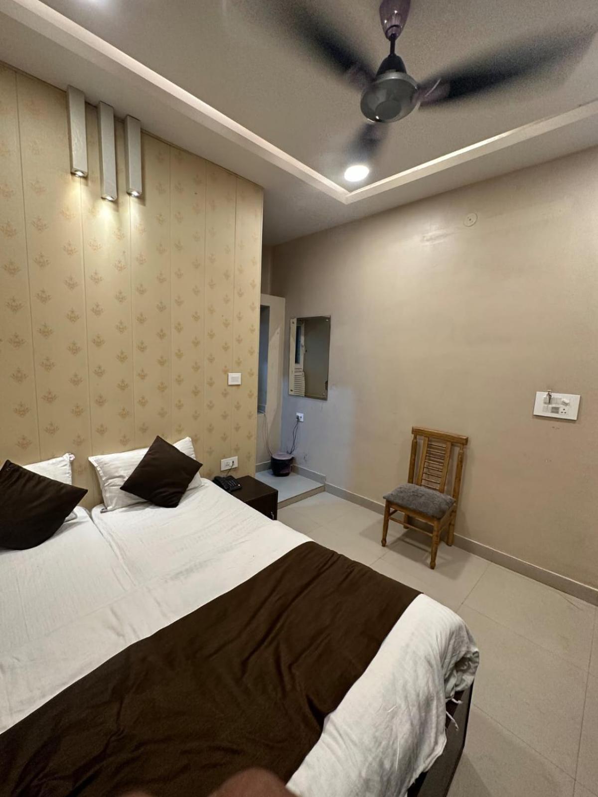 Hotel Deva Inn Varanasi Exterior photo