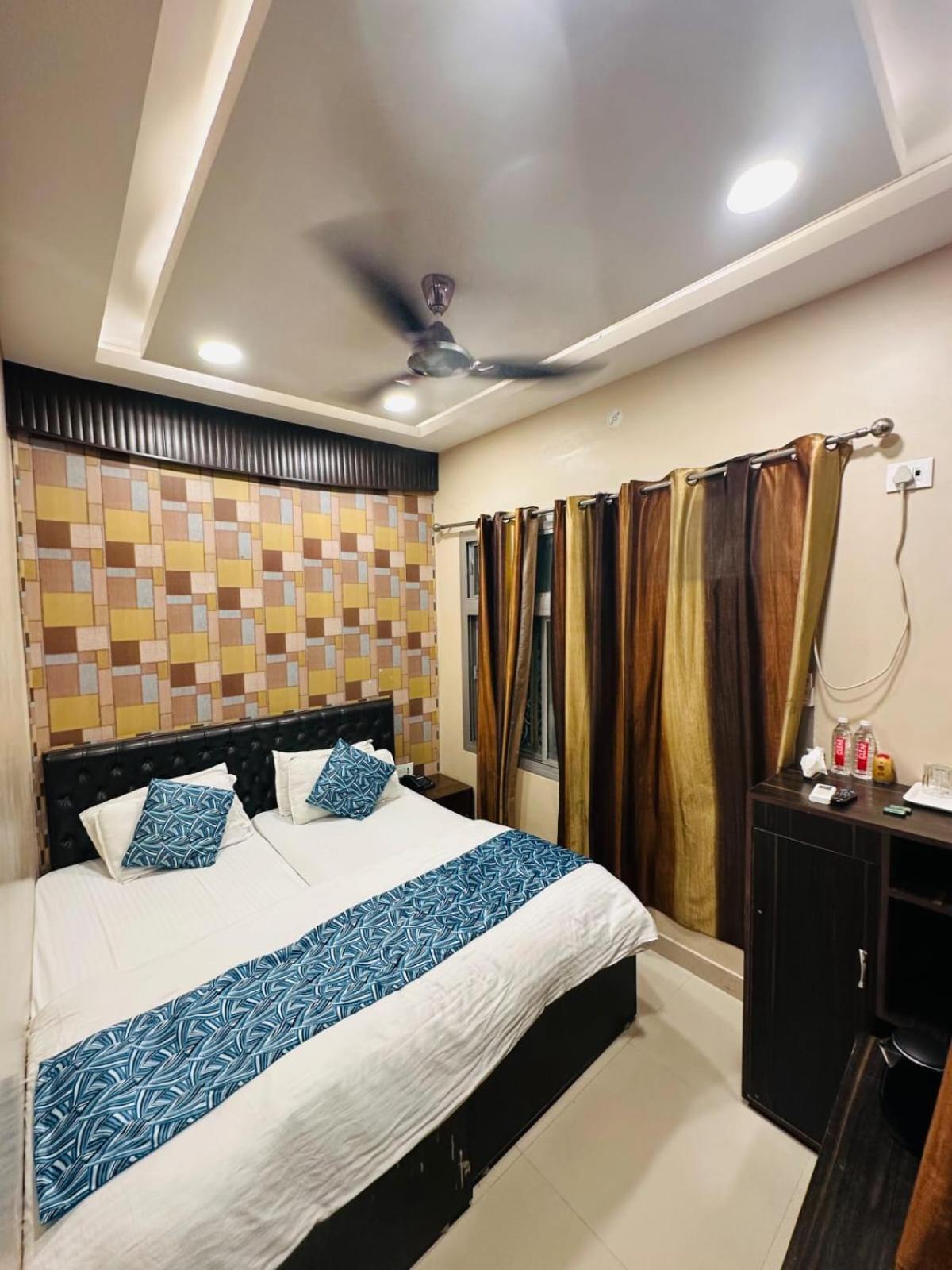 Hotel Deva Inn Varanasi Exterior photo