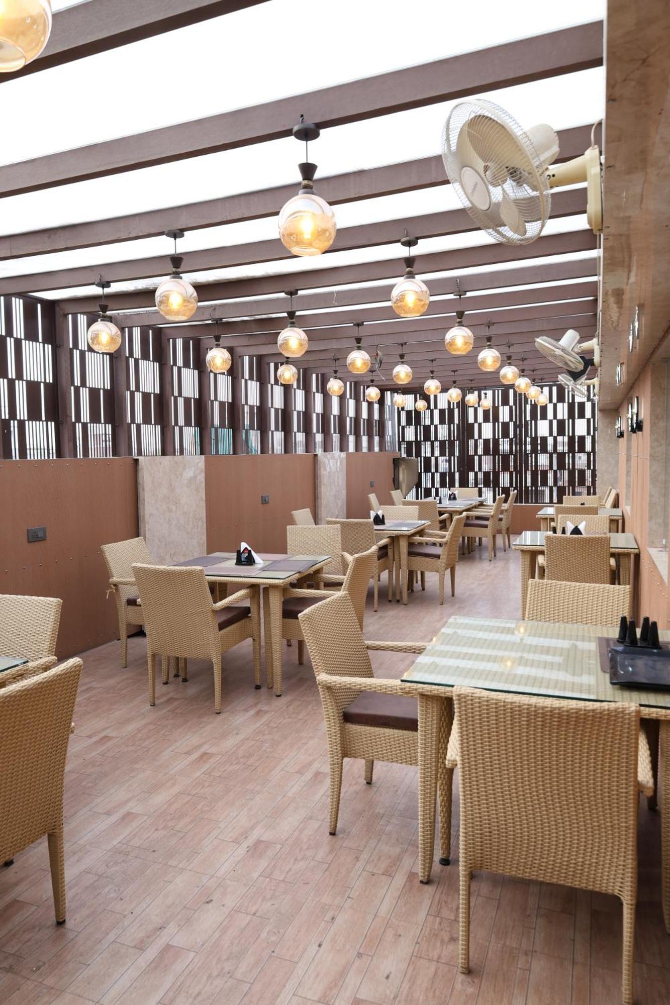 Hotel Deva Inn Varanasi Exterior photo